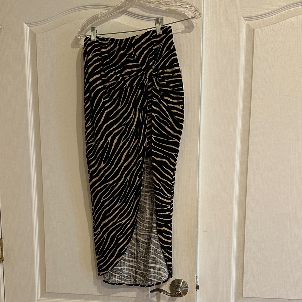 Forever 21 Black and Cream Animal Print Midi Skirt